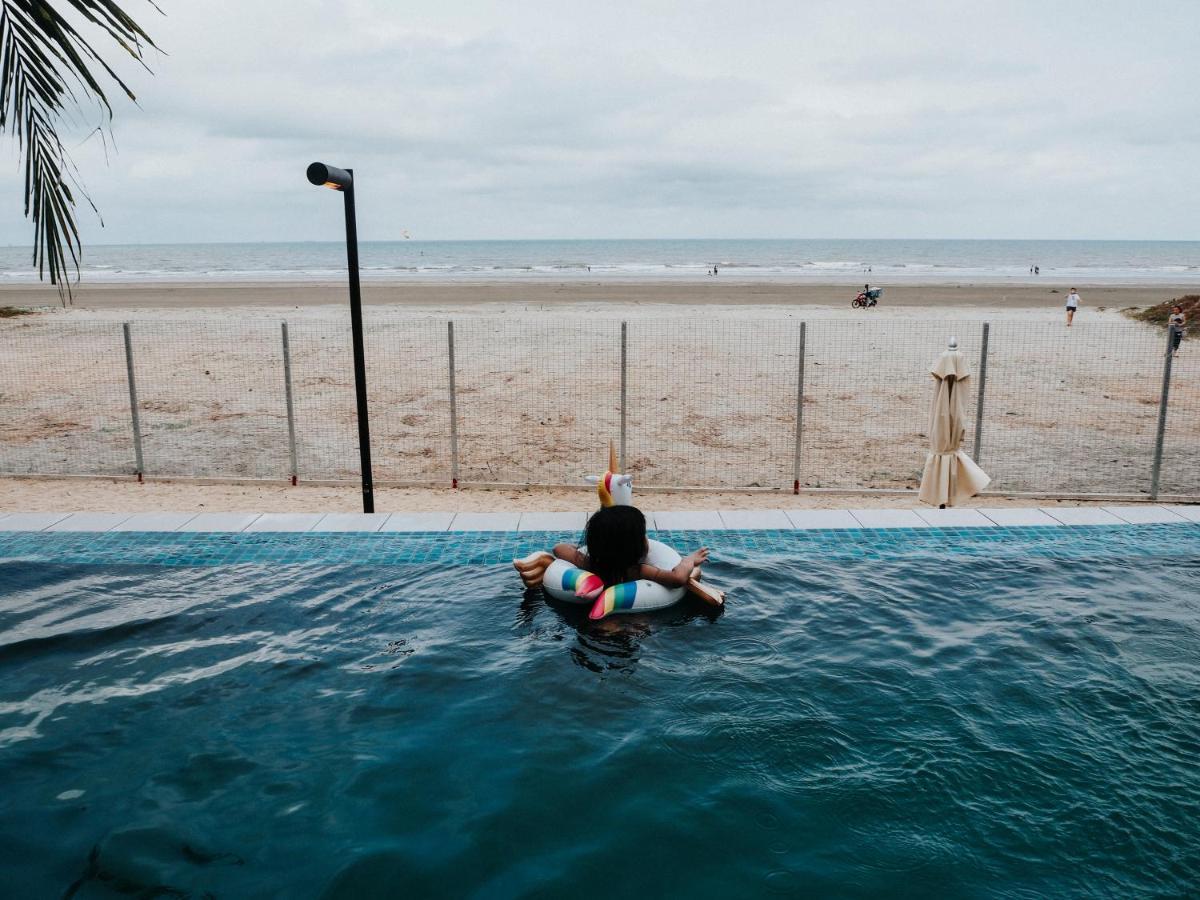 Timur Bay Groundfloor Pool & Seaview กวนตัน ภายนอก รูปภาพ