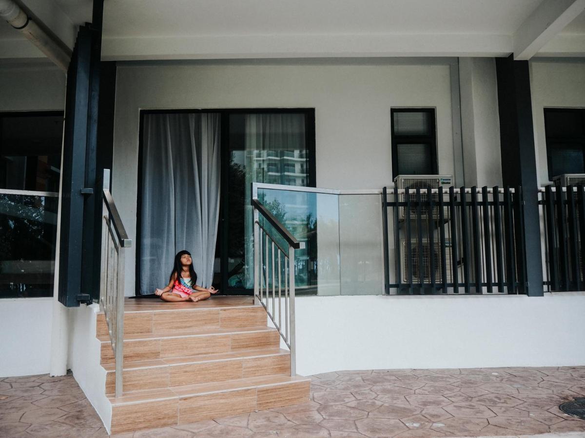 Timur Bay Groundfloor Pool & Seaview กวนตัน ภายนอก รูปภาพ